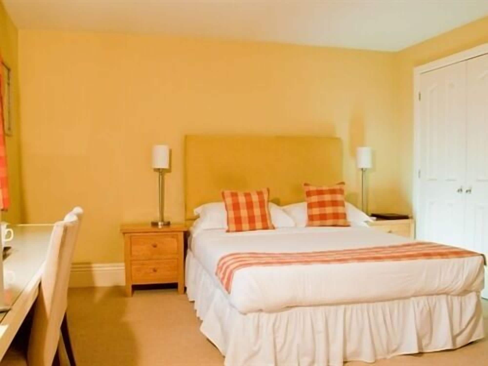 Beansheaf Hotel Малтон Экстерьер фото