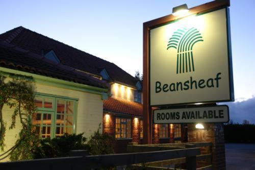 Beansheaf Hotel Малтон Экстерьер фото